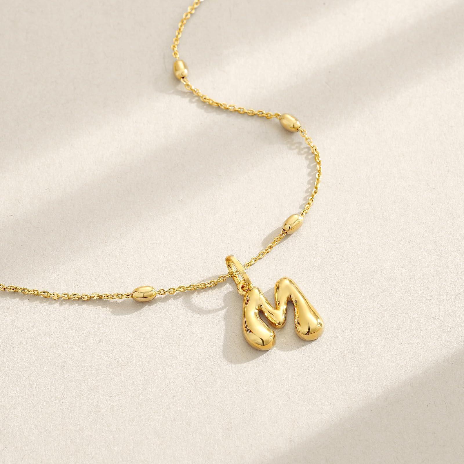 KissYan Bubble Letter Halskette, 14K vergoldet, personalisierter 3D puffiger Ballon-Anhänger mit verstellbarer Perlenkette, zierliches Schmuckgeschenk für Frauen (Gold A)