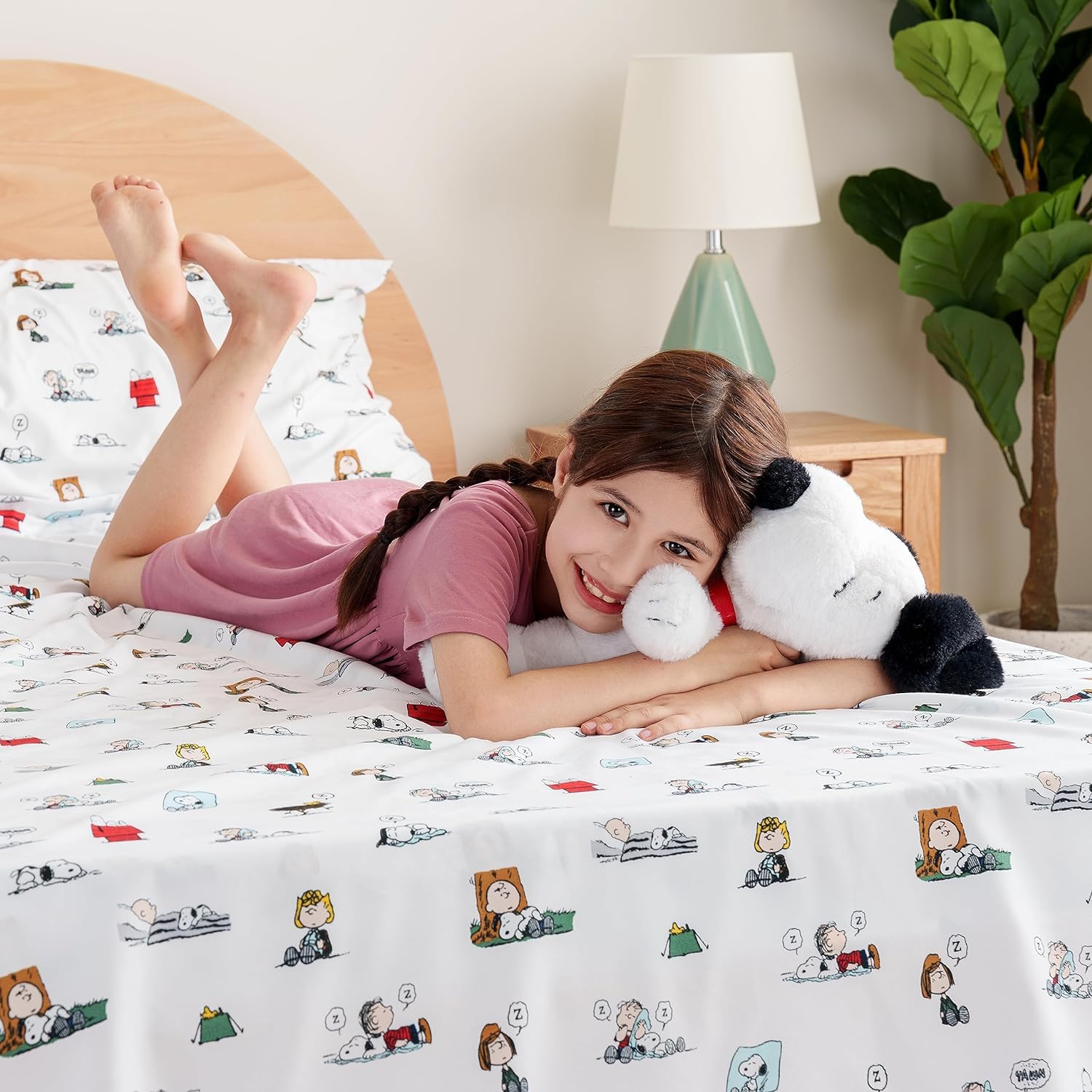 Zestaw pościeli Berkshire Blanket Peanuts® dla dzieci, rozmiar pełny - 4 części, Peanuts® mini pozy i łapy szare, urocze postacie Snoopy nadrukowane na miękkich mikrofibrowych prześcieradłach