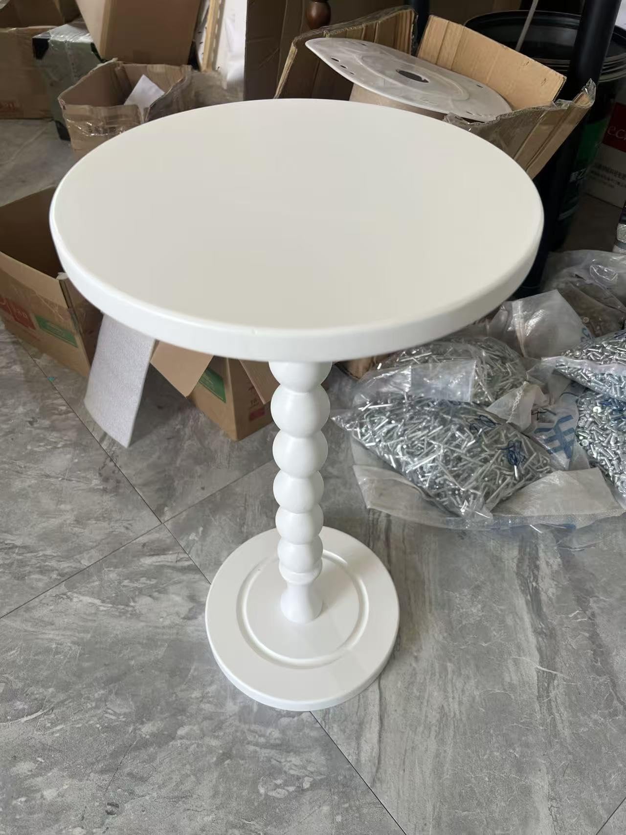 Round Side Table for Small Spaces, Drink Table with Oak Wood Pedestal, Modern End Table Nightstand for Living Room, Bedroom, Office, and Corners, Tool-Free Assembly, Brown