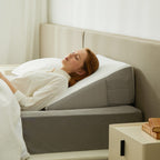 Bedluxe Keilkissen, 10 Zoll Keilkissen für Kopfteil, Keilkissen zur Linderung von Säurereflux, Schlafen, Rückenschmerzen, Schnarchen, Dreieckskissen - Kühlender Memory-Schaum oben, Weiß/Grau