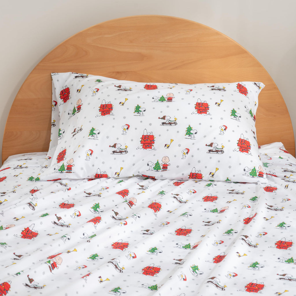 Zestaw pościeli Berkshire Blanket Peanuts® dla dzieci, rozmiar pełny - 4 części, Peanuts® mini pozy i łapy szare, urocze postacie Snoopy nadrukowane na miękkich mikrofibrowych prześcieradłach