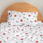 Zestaw pościeli Berkshire Blanket Peanuts® dla dzieci, rozmiar pełny - 4 części, Peanuts® mini pozy i łapy szare, urocze postacie Snoopy nadrukowane na miękkich mikrofibrowych prześcieradłach