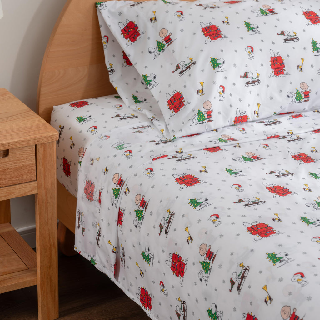 Zestaw pościeli Berkshire Blanket Peanuts® dla dzieci, rozmiar pełny - 4 części, Peanuts® mini pozy i łapy szare, urocze postacie Snoopy nadrukowane na miękkich mikrofibrowych prześcieradłach