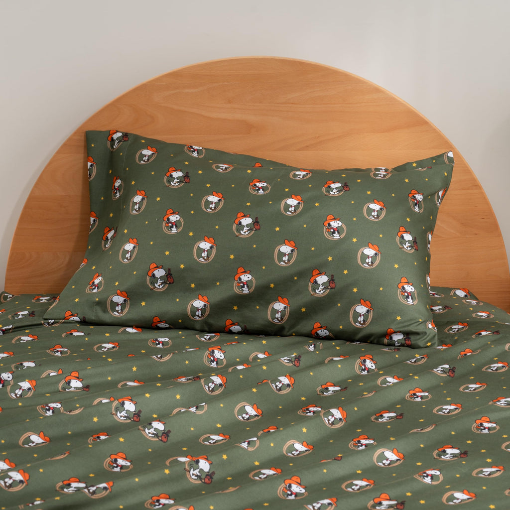 Zestaw pościeli Berkshire Blanket Peanuts® dla dzieci, rozmiar pełny - 4 części, Peanuts® mini pozy i łapy szare, urocze postacie Snoopy nadrukowane na miękkich mikrofibrowych prześcieradłach