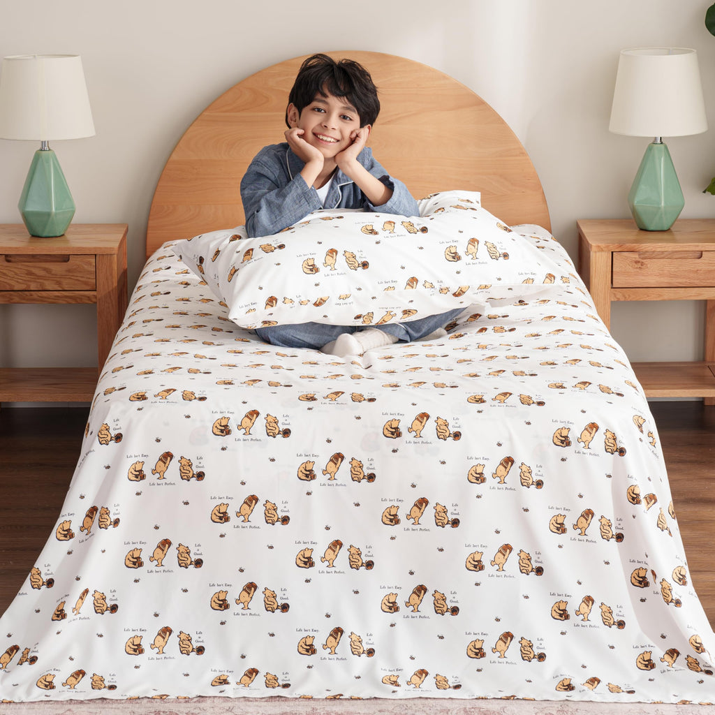 Zestaw pościeli Berkshire Blanket Peanuts® dla dzieci, rozmiar pełny - 4 części, Peanuts® mini pozy i łapy szare, urocze postacie Snoopy nadrukowane na miękkich mikrofibrowych prześcieradłach