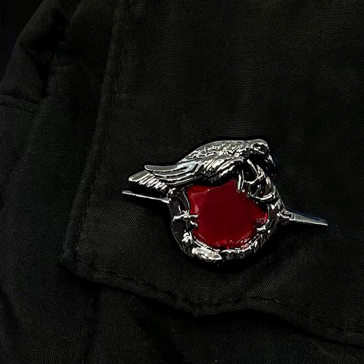 Love and deepspace Sylus game Qin che N109 zone dark point alloy ruby crow brooch jewelry accessories pins badges props