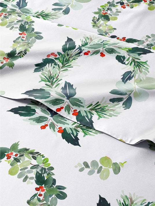 Queen Christmas Tree Sheet Set - Holiday Xmas Pattern Linen Set - Deep Pockets - Snug Fit - 4 Piece - Wrinkle Free - Comfy & Cooling Festive Winter Bedding - Easy To Care For - Kid Friendly