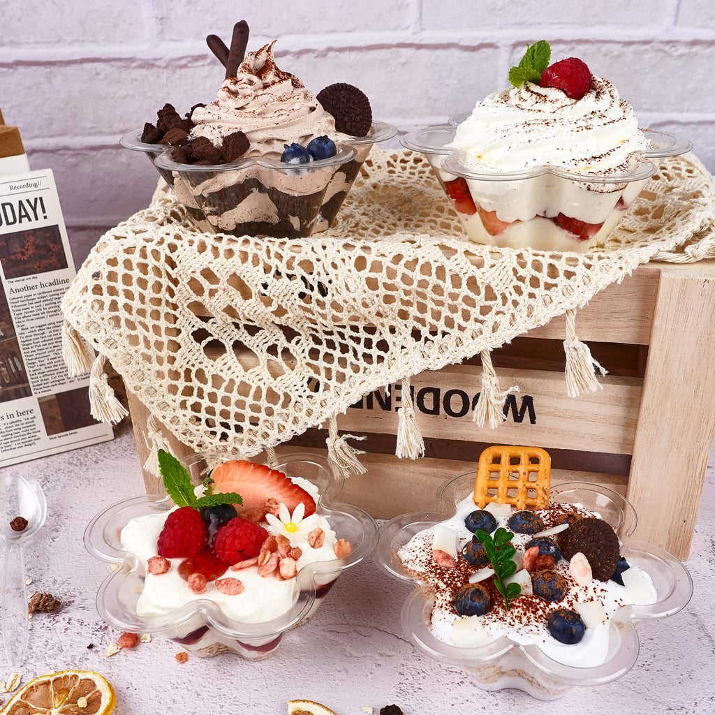 50 Stück 8oz klare Plastik-Dessertbecher mit Löffeln, Einweg-Blumenförmige Eisschalen, Party-Sundae-Servierschalen für Eis, Nüsse und Salat, Trifle-Verkostungsbehälter