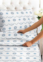 Komplet pościeli King Christmas Tree - Świąteczny wzór Xmas na lnie - Głębokie kieszenie - Dopasowany krój - 4 części - Bez zagnieceń - Wygodna i chłodząca świąteczna pościel zimowa - Łatwa w pielęgnacji - Przyjazna dzieciom