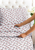 Komplet pościeli King Christmas Tree - Świąteczny wzór Xmas na lnie - Głębokie kieszenie - Dopasowany krój - 4 części - Bez zagnieceń - Wygodna i chłodząca świąteczna pościel zimowa - Łatwa w pielęgnacji - Przyjazna dzieciom