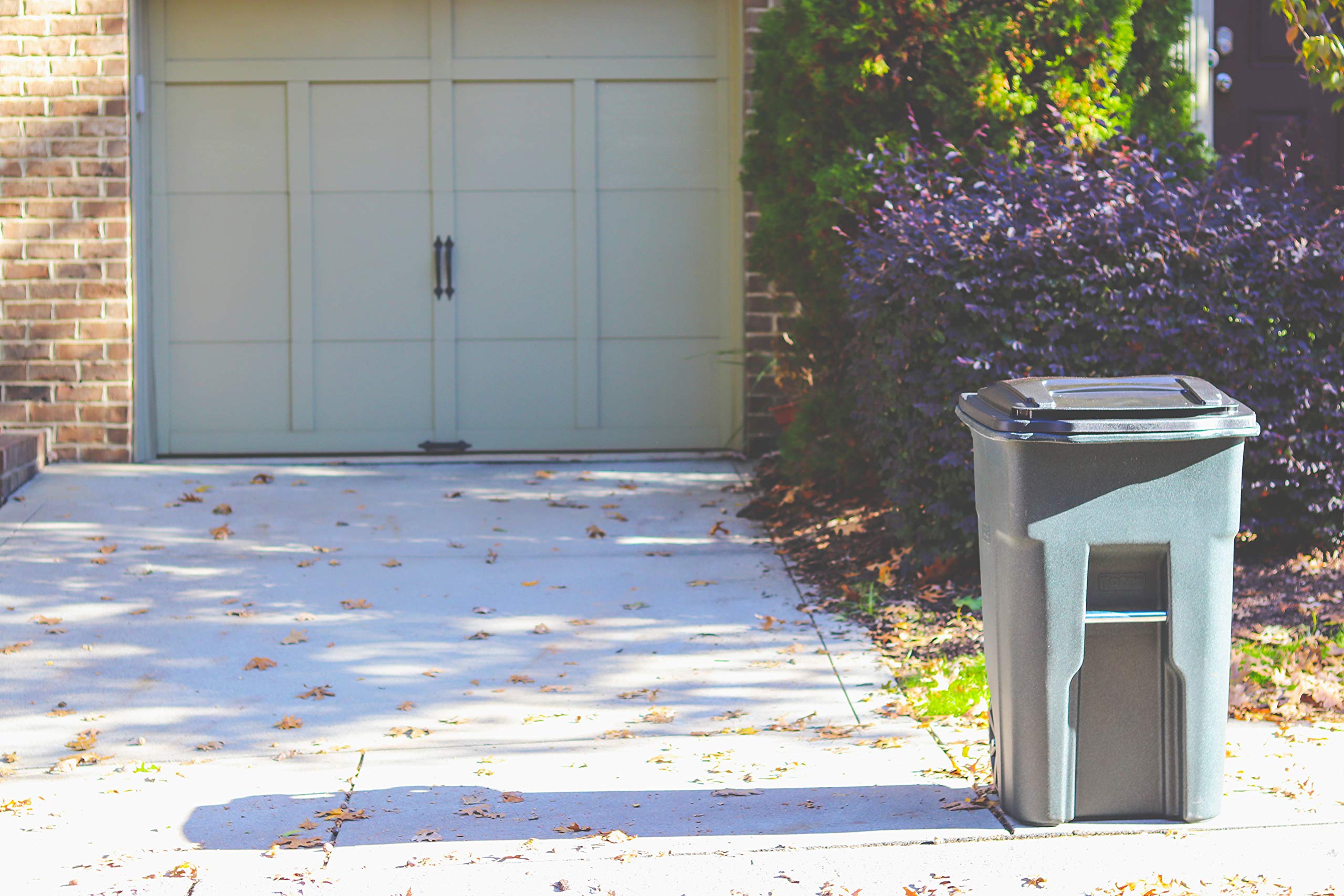 Toter 25564-R1209 Residential Heavy Duty Two Wheeled Trash Can, Blackstone, 64 Gallon