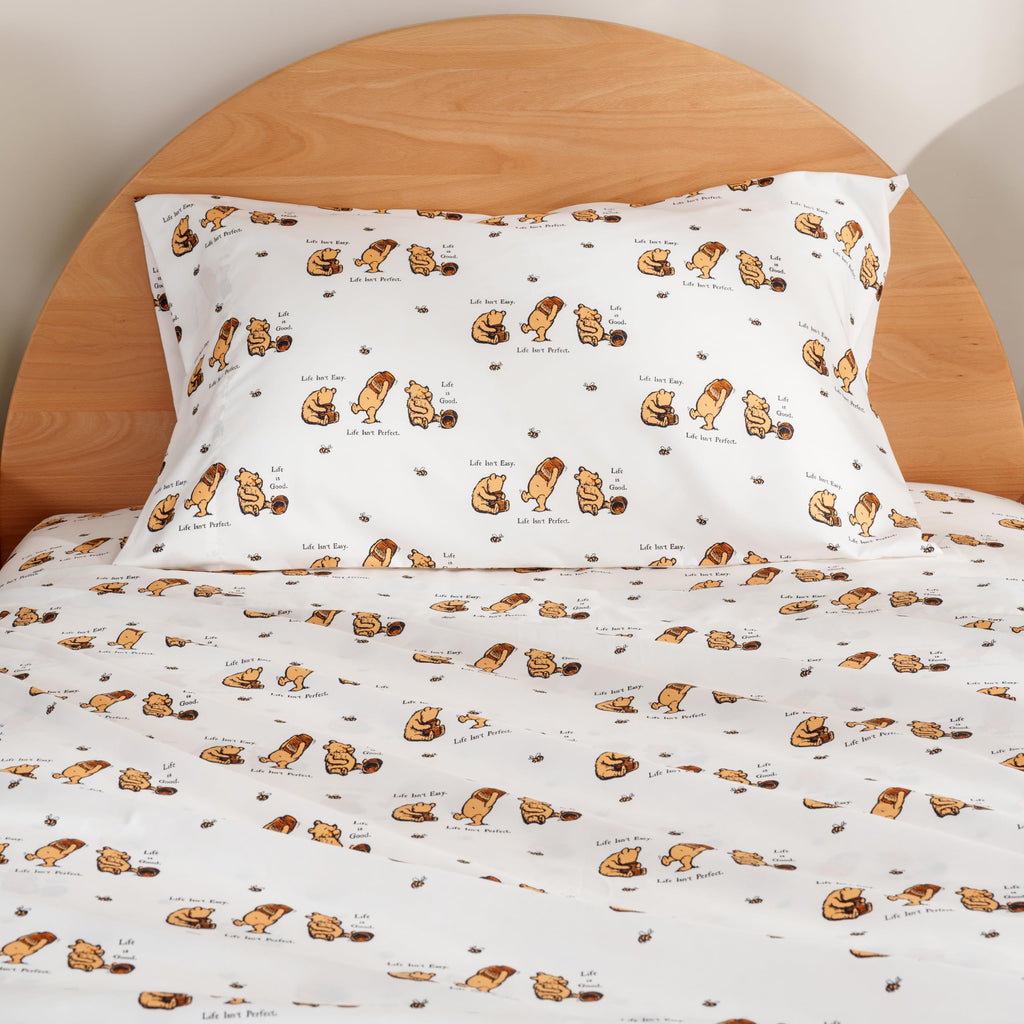 Zestaw pościeli Berkshire Blanket Peanuts® dla dzieci, rozmiar pełny - 4 części, Peanuts® mini pozy i łapy szare, urocze postacie Snoopy nadrukowane na miękkich mikrofibrowych prześcieradłach