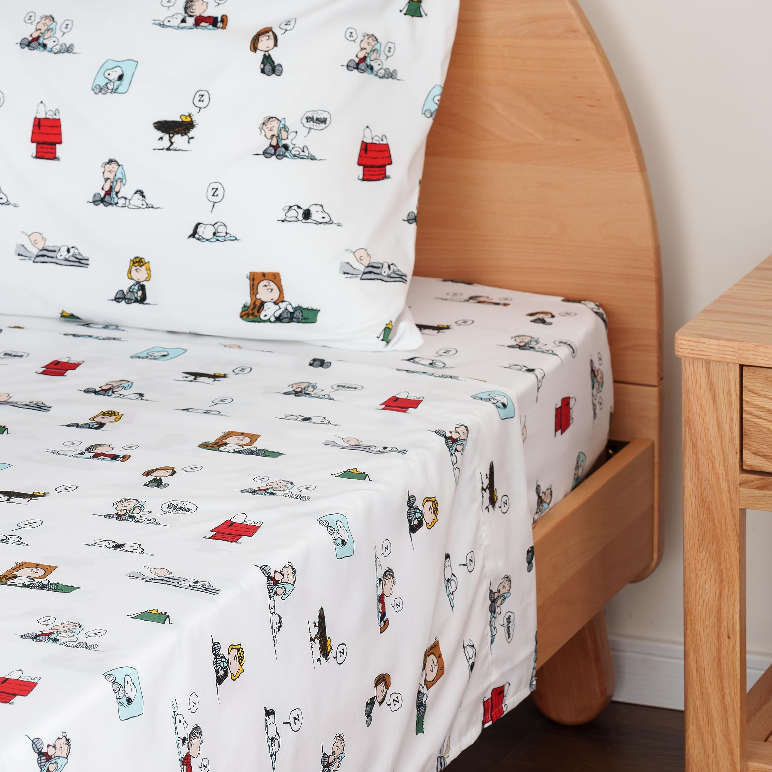 Zestaw pościeli Berkshire Blanket Peanuts® dla dzieci, rozmiar pełny - 4 części, Peanuts® mini pozy i łapy szare, urocze postacie Snoopy nadrukowane na miękkich mikrofibrowych prześcieradłach