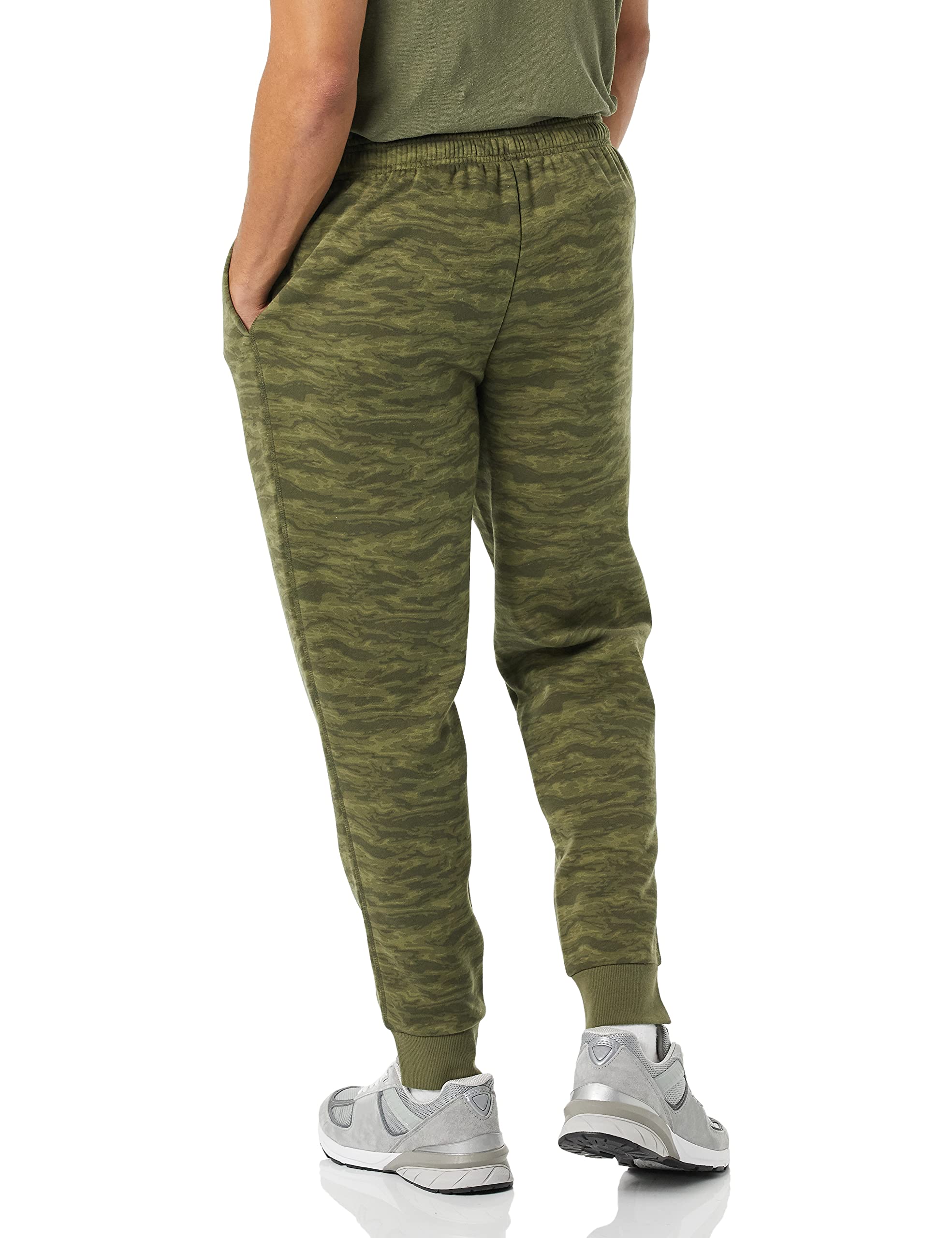 Amazon Essentials Men's Joggers Sweatpants, Fleece, Olive Camo, Large, Comfortable Fit