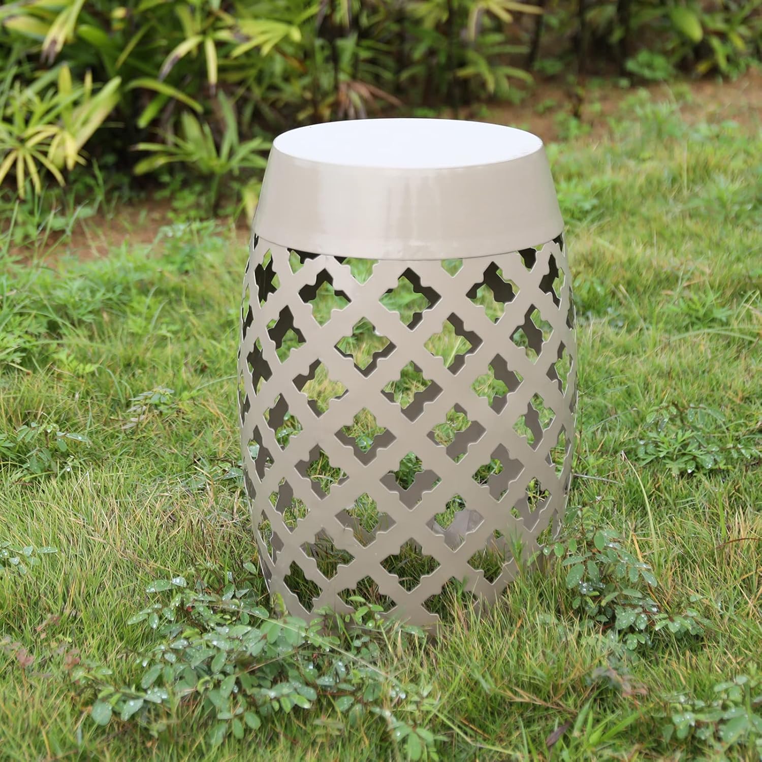 Vipush Outdoor Lace Cut Iron Side Table,Patio Garden Stool Coffee End Table Nightstand for Small Spaces,Living Room,Front Porch,Poolside,Brown