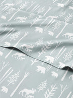 Queen Christmas Tree Sheet Set - Holiday Xmas Pattern Linen Set - Deep Pockets - Snug Fit - 4 Piece - Wrinkle Free - Comfy & Cooling Festive Winter Bedding - Easy To Care For - Kid Friendly