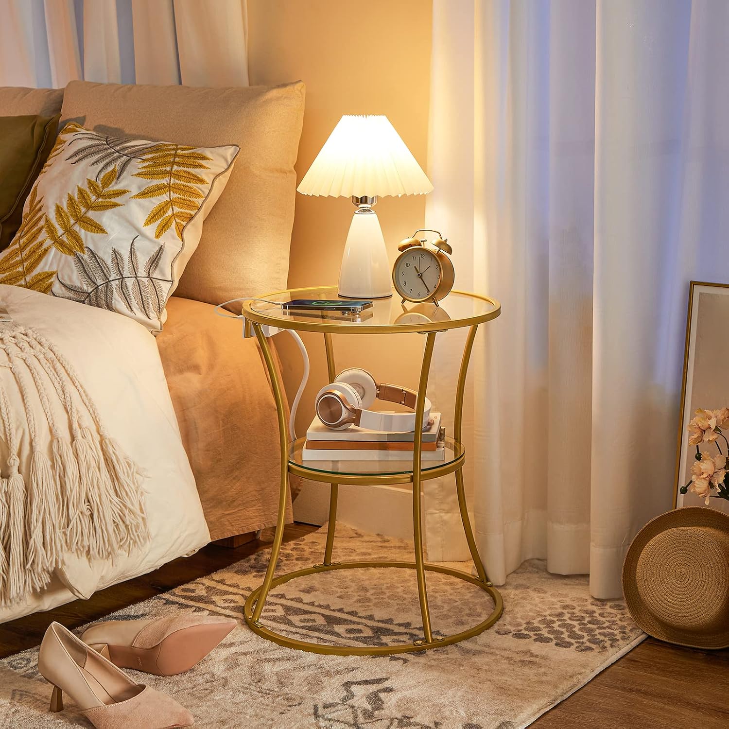 HOOBRO Round Coffee End Table with Charging Station, 2-Tier Small Accent Side Table with Glass Top, Round Nightstand for Small Space in Living Room, Bedroom, Gold GD83UBZ01