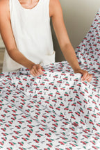 Komplet pościeli King Christmas Tree - Świąteczny wzór Xmas na lnie - Głębokie kieszenie - Dopasowany krój - 4 części - Bez zagnieceń - Wygodna i chłodząca świąteczna pościel zimowa - Łatwa w pielęgnacji - Przyjazna dzieciom