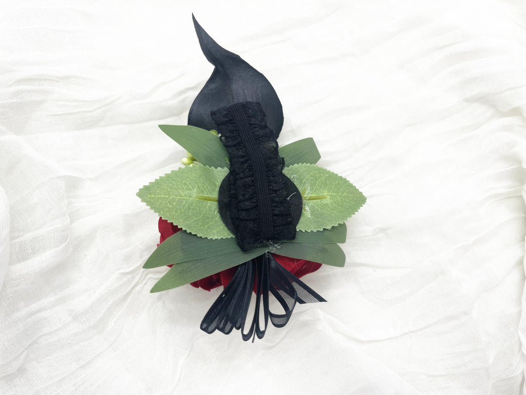 DESUNESS Rød Rose Håndledskorsage Håndledsarmbånd og Herre Boutonniere Sæt med Sort Calla Lily til Bryllup Blomster Tilbehør Prom Jakkesæt Dekorationer