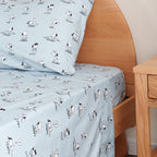 Zestaw pościeli Berkshire Blanket Peanuts® dla dzieci, rozmiar pełny - 4 części, Peanuts® mini pozy i łapy szare, urocze postacie Snoopy nadrukowane na miękkich mikrofibrowych prześcieradłach