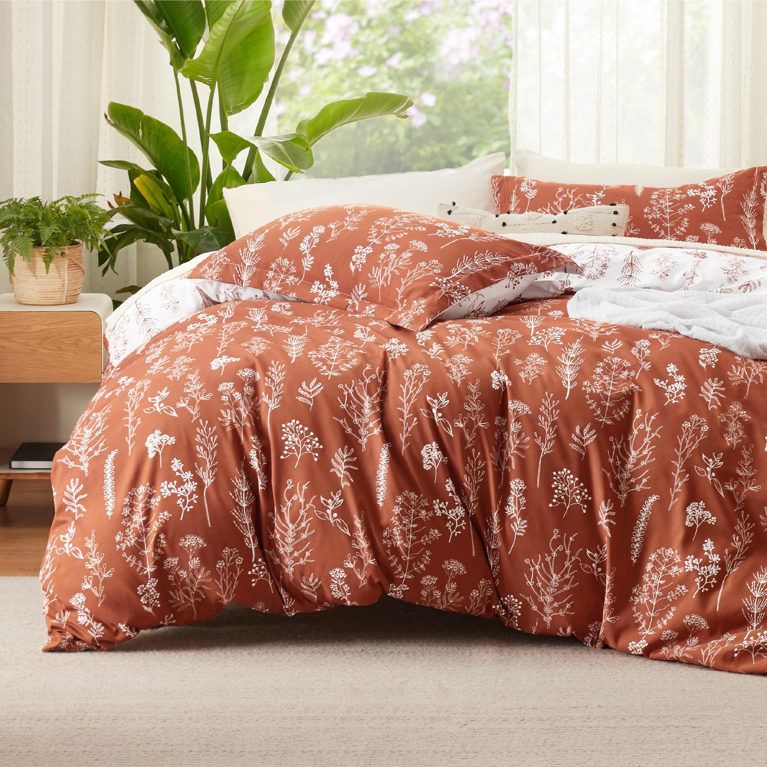 Bedsure Duvet Cover Queen Size - Reversible Floral Duvet Cover Set with Zipper Closure, Green Bedding Set, 3 Pieces, 1 Duvet Cover 90"x90" with 8 Corner Ties and 2 Pillow Shams 20"x26" - Grand Goldman