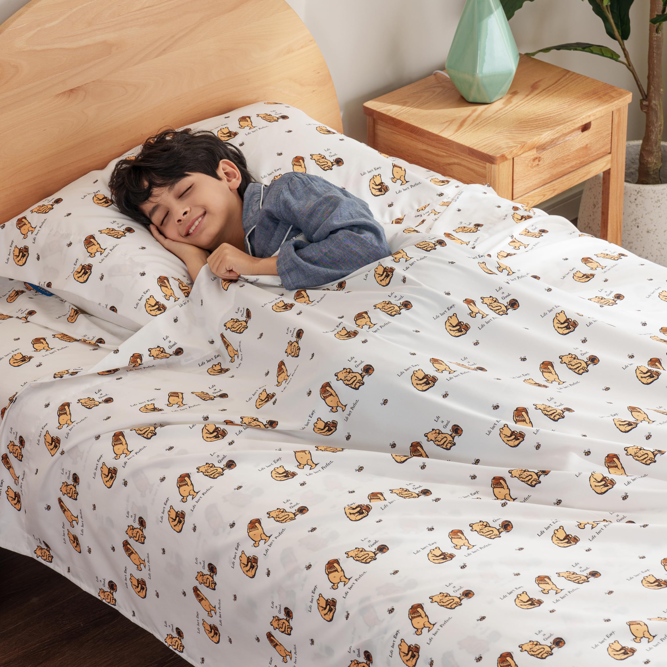 Zestaw pościeli Berkshire Blanket Peanuts® dla dzieci, rozmiar pełny - 4 części, Peanuts® mini pozy i łapy szare, urocze postacie Snoopy nadrukowane na miękkich mikrofibrowych prześcieradłach