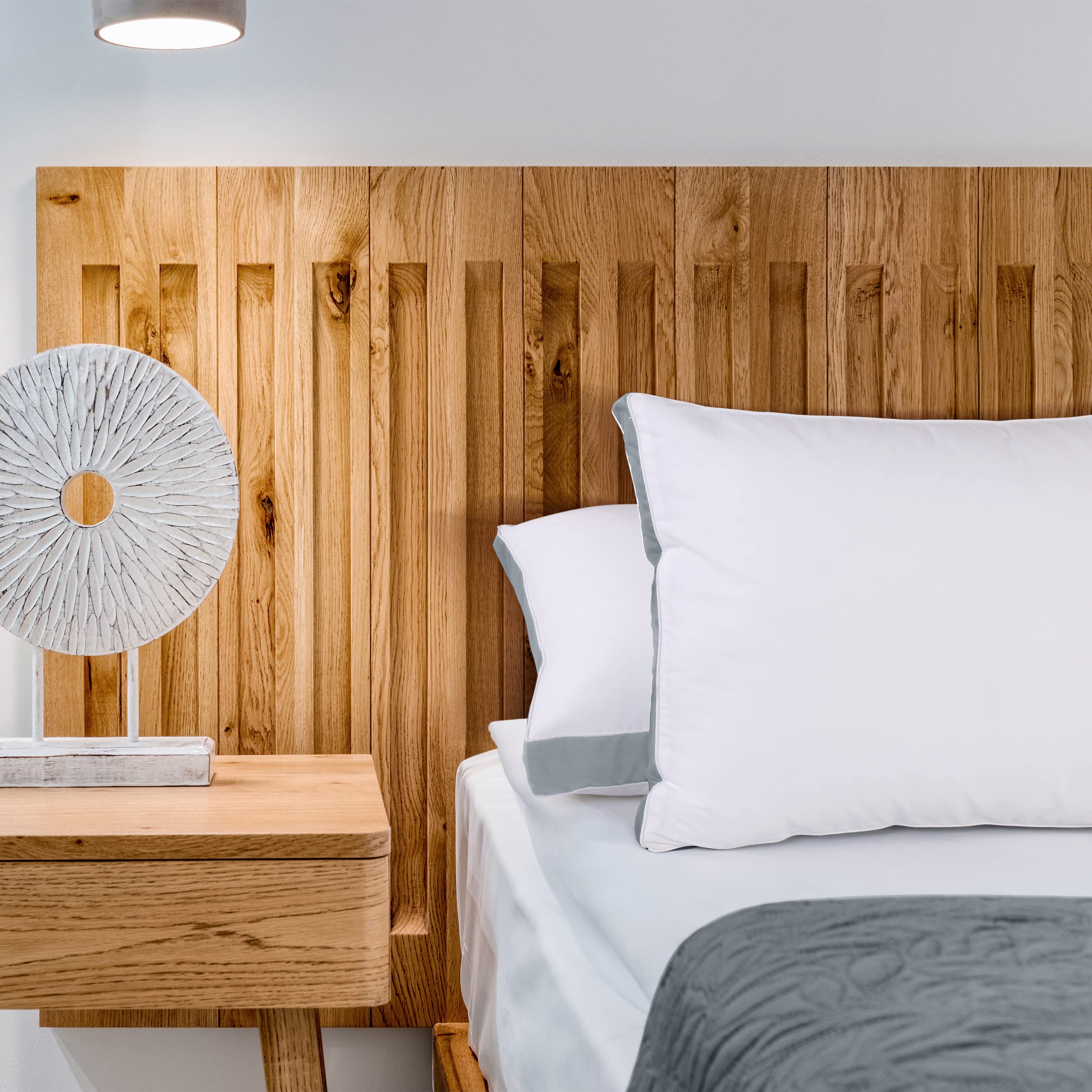 Utopia Bedding Bed Pillows for Sleeping Queen Size (White), Set of 2, Cooling Hotel Quality, Gusseted Pillow for Back, Stomach or Side Sleepers