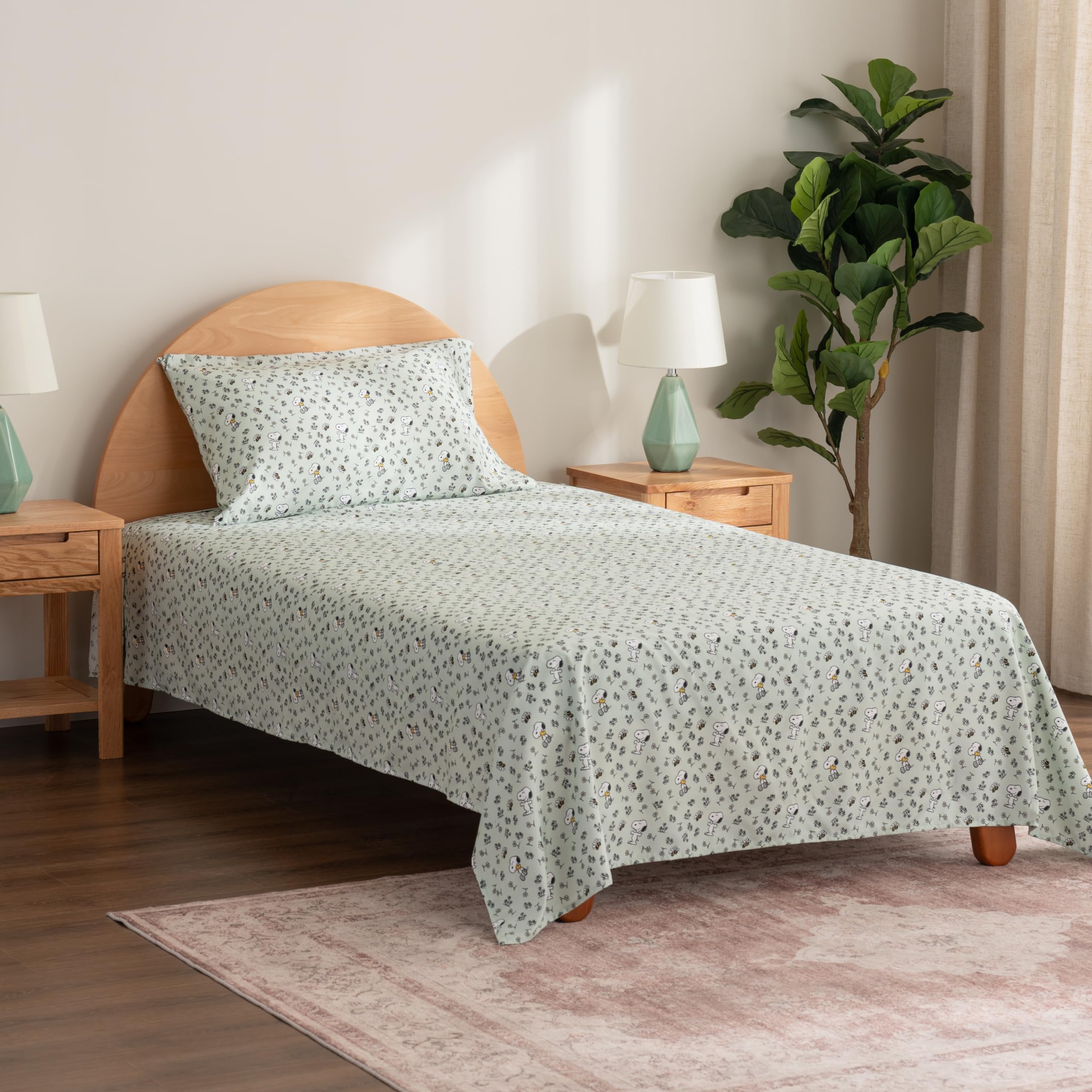 Zestaw pościeli Berkshire Blanket Peanuts® dla dzieci, rozmiar pełny - 4 części, Peanuts® mini pozy i łapy szare, urocze postacie Snoopy nadrukowane na miękkich mikrofibrowych prześcieradłach