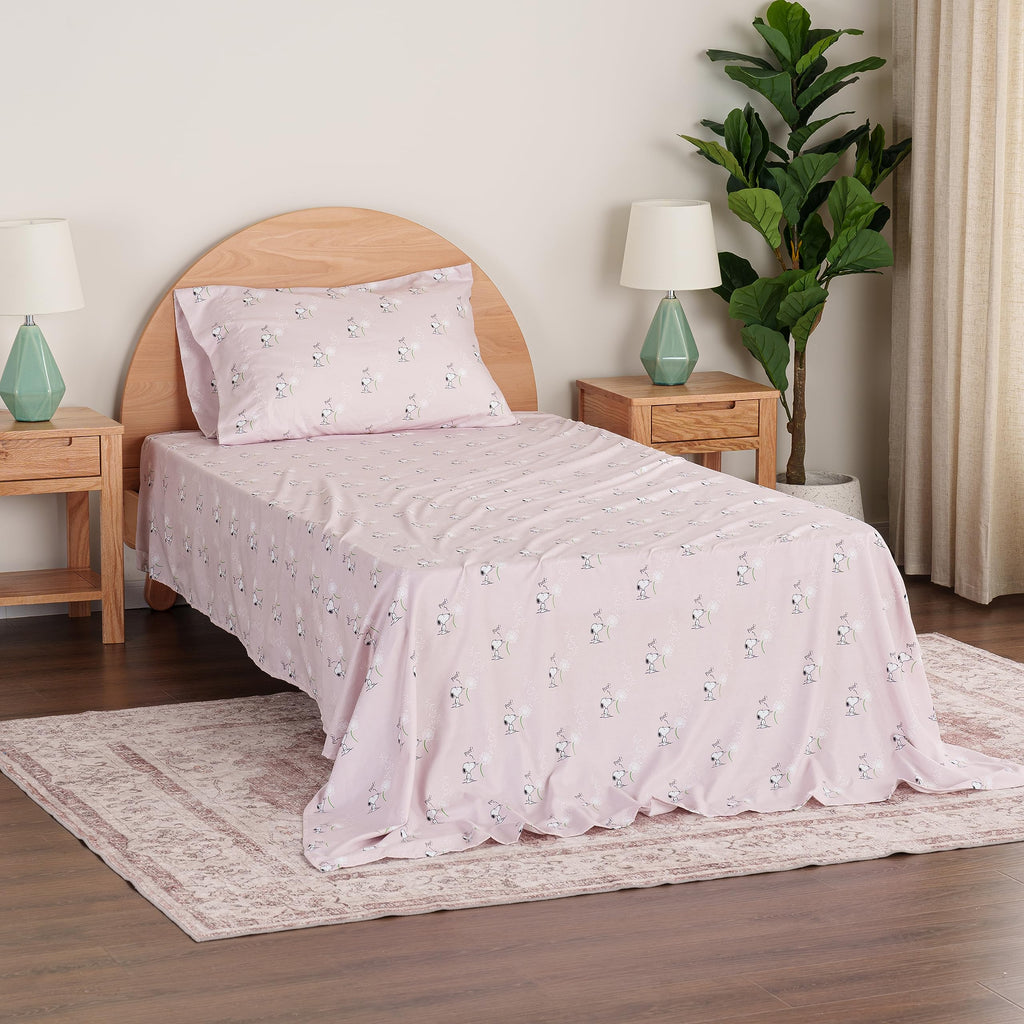 Zestaw pościeli Berkshire Blanket Peanuts® dla dzieci, rozmiar pełny - 4 części, Peanuts® mini pozy i łapy szare, urocze postacie Snoopy nadrukowane na miękkich mikrofibrowych prześcieradłach