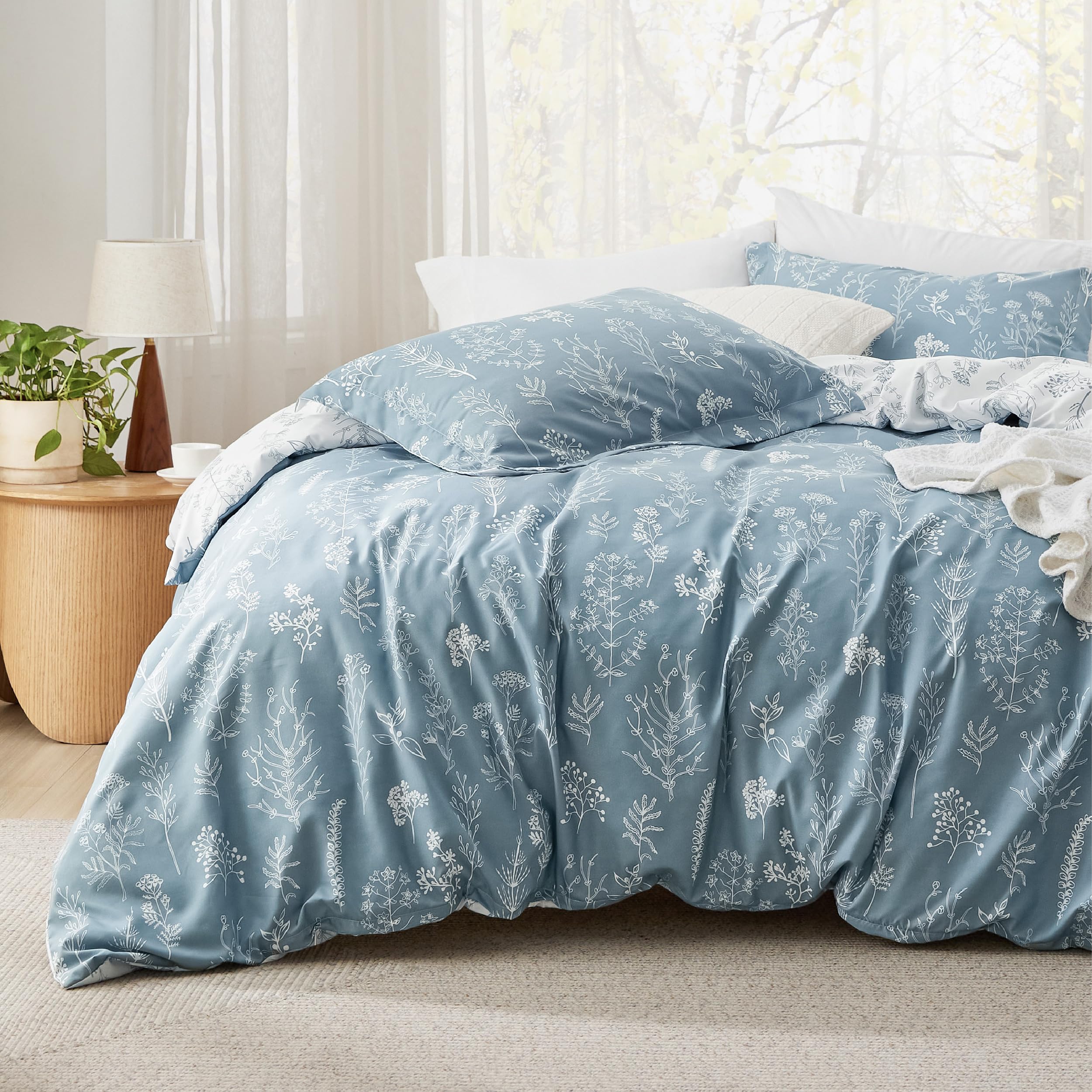 Bedsure Duvet Cover Queen Size - Reversible Floral Duvet Cover Set with Zipper Closure, Green Bedding Set, 3 Pieces, 1 Duvet Cover 90"x90" with 8 Corner Ties and 2 Pillow Shams 20"x26" - Grand Goldman
