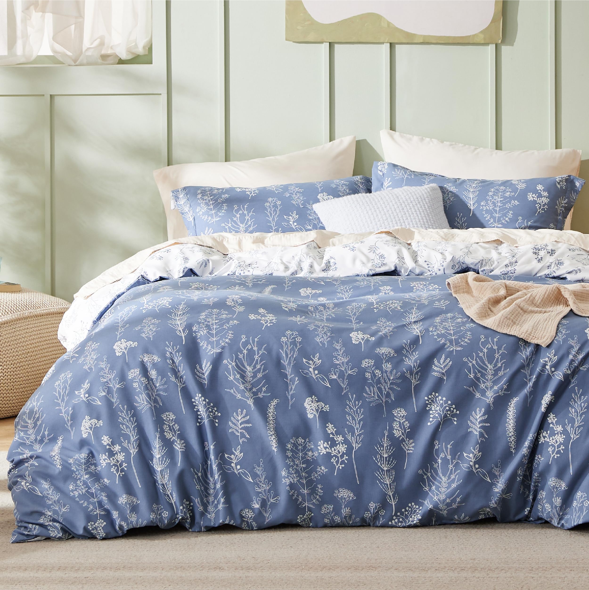 Bedsure Duvet Cover Queen Size - Reversible Floral Duvet Cover Set with Zipper Closure, Green Bedding Set, 3 Pieces, 1 Duvet Cover 90"x90" with 8 Corner Ties and 2 Pillow Shams 20"x26" - Grand Goldman