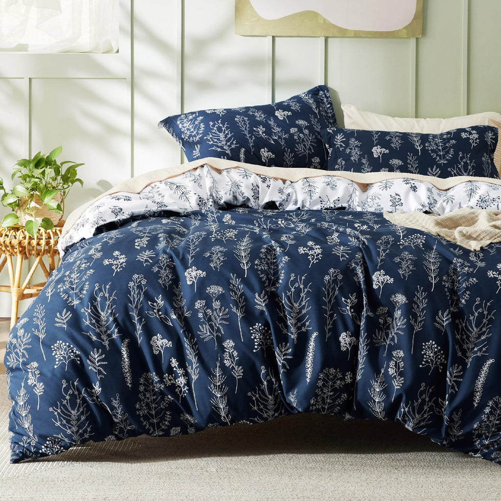 Bedsure Duvet Cover Queen Size - Reversible Floral Duvet Cover Set with Zipper Closure, Green Bedding Set, 3 Pieces, 1 Duvet Cover 90"x90" with 8 Corner Ties and 2 Pillow Shams 20"x26" - Grand Goldman