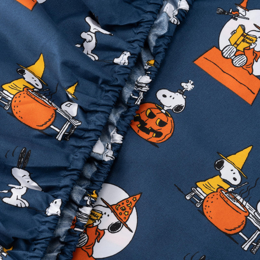 Zestaw pościeli Berkshire Blanket Peanuts® dla dzieci, rozmiar pełny - 4 części, Peanuts® mini pozy i łapy szare, urocze postacie Snoopy nadrukowane na miękkich mikrofibrowych prześcieradłach