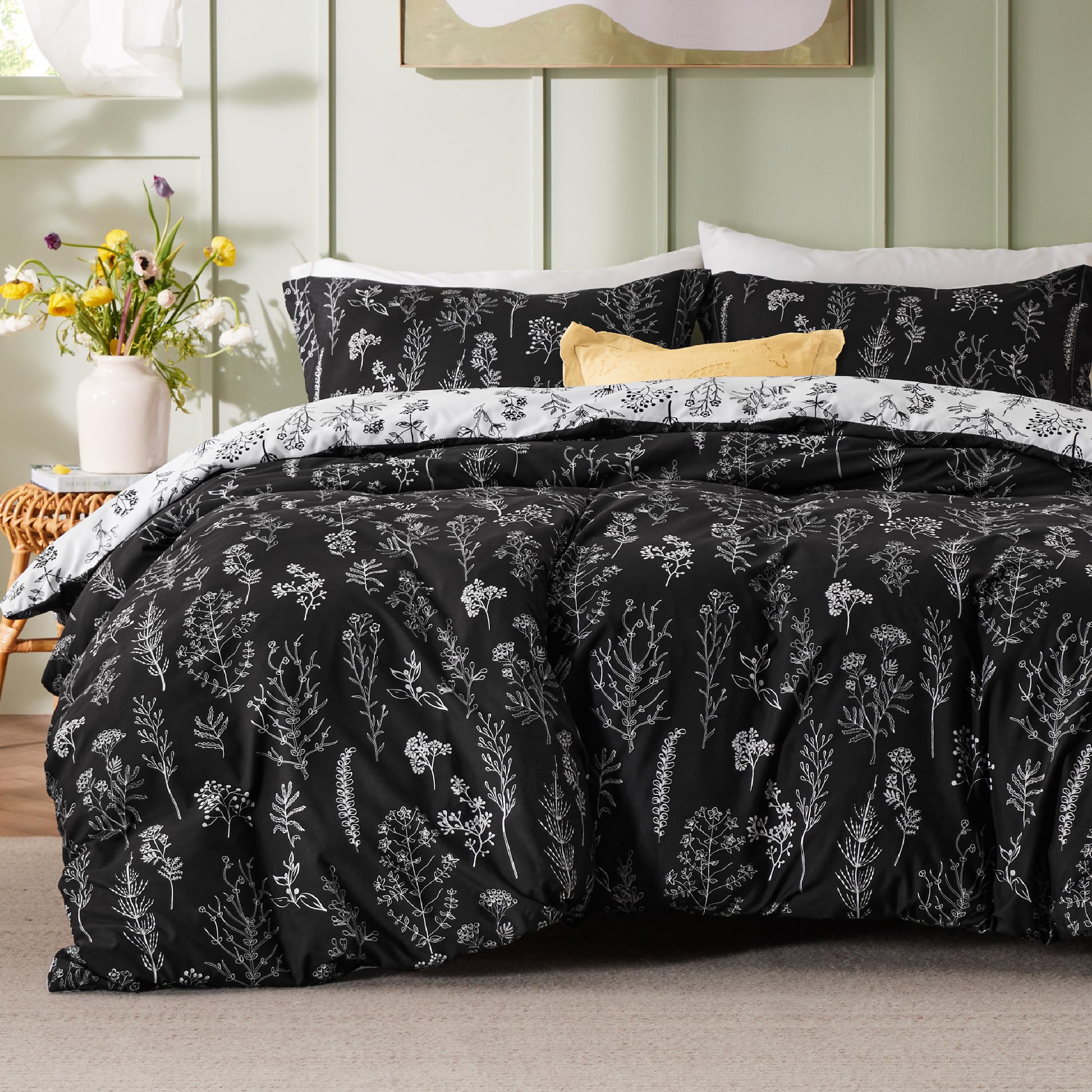 Bedsure Duvet Cover Queen Size - Reversible Floral Duvet Cover Set with Zipper Closure, Green Bedding Set, 3 Pieces, 1 Duvet Cover 90"x90" with 8 Corner Ties and 2 Pillow Shams 20"x26" - Grand Goldman