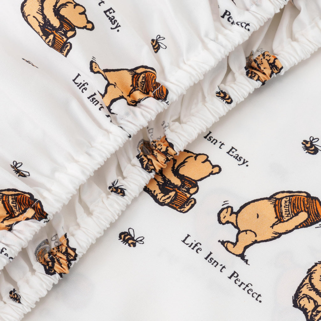 Zestaw pościeli Berkshire Blanket Peanuts® dla dzieci, rozmiar pełny - 4 części, Peanuts® mini pozy i łapy szare, urocze postacie Snoopy nadrukowane na miękkich mikrofibrowych prześcieradłach