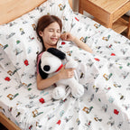Zestaw pościeli Berkshire Blanket Peanuts® dla dzieci, rozmiar pełny - 4 części, Peanuts® mini pozy i łapy szare, urocze postacie Snoopy nadrukowane na miękkich mikrofibrowych prześcieradłach