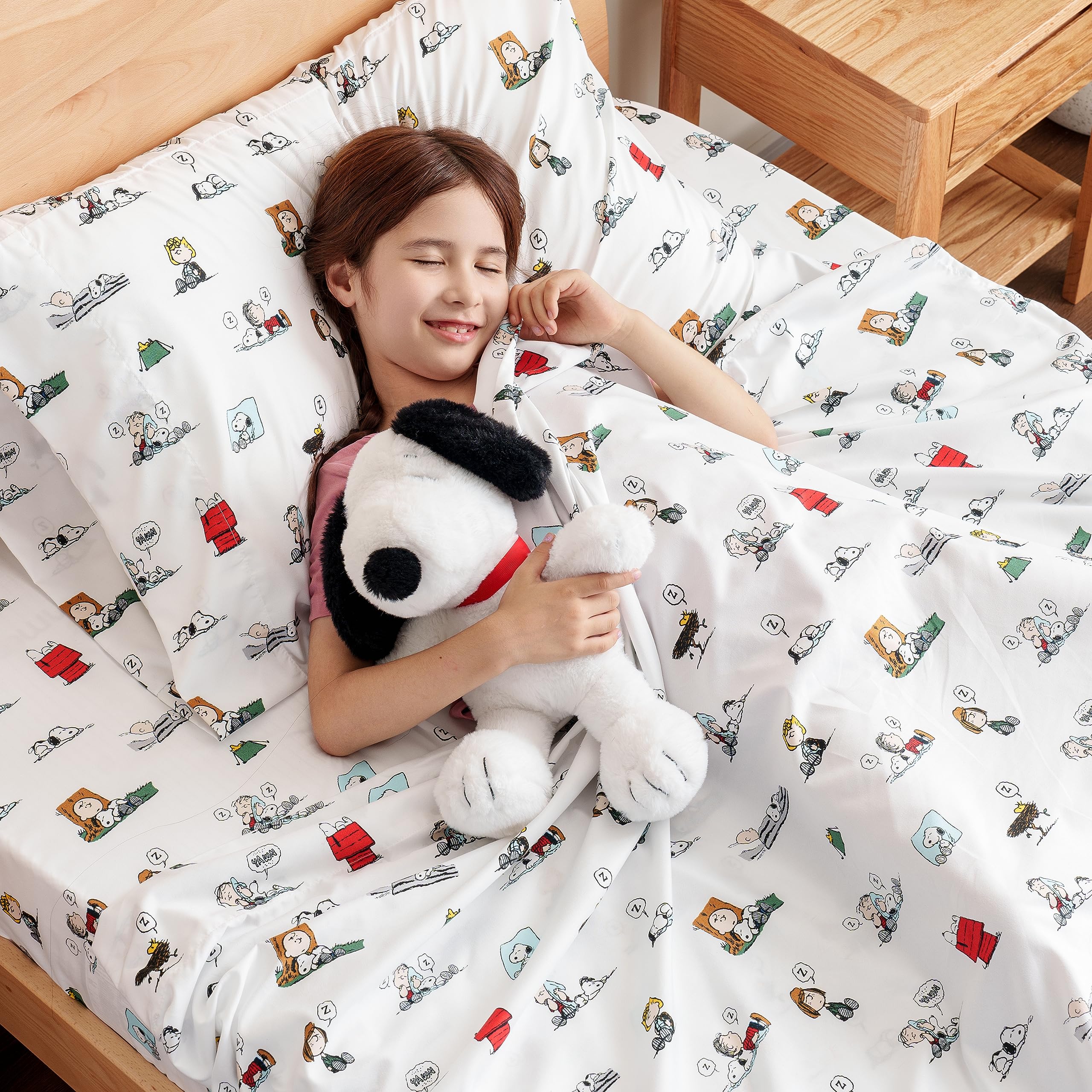 Zestaw pościeli Berkshire Blanket Peanuts® dla dzieci, rozmiar pełny - 4 części, Peanuts® mini pozy i łapy szare, urocze postacie Snoopy nadrukowane na miękkich mikrofibrowych prześcieradłach