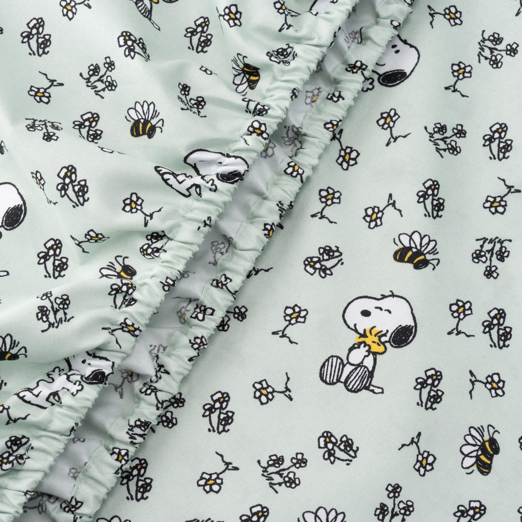 Zestaw pościeli Berkshire Blanket Peanuts® dla dzieci, rozmiar pełny - 4 części, Peanuts® mini pozy i łapy szare, urocze postacie Snoopy nadrukowane na miękkich mikrofibrowych prześcieradłach