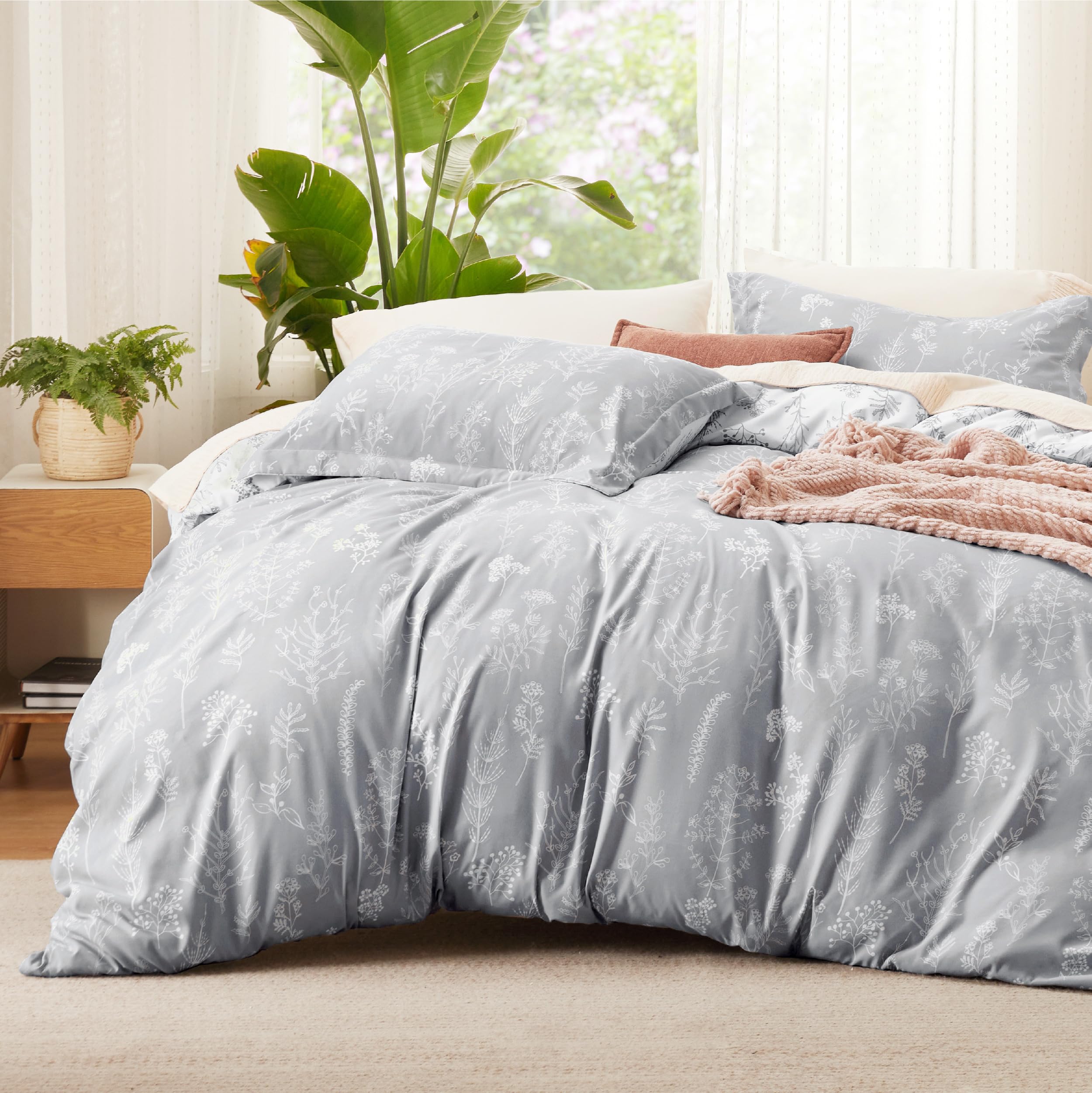 Bedsure Duvet Cover Queen Size - Reversible Floral Duvet Cover Set with Zipper Closure, Green Bedding Set, 3 Pieces, 1 Duvet Cover 90"x90" with 8 Corner Ties and 2 Pillow Shams 20"x26" - Grand Goldman