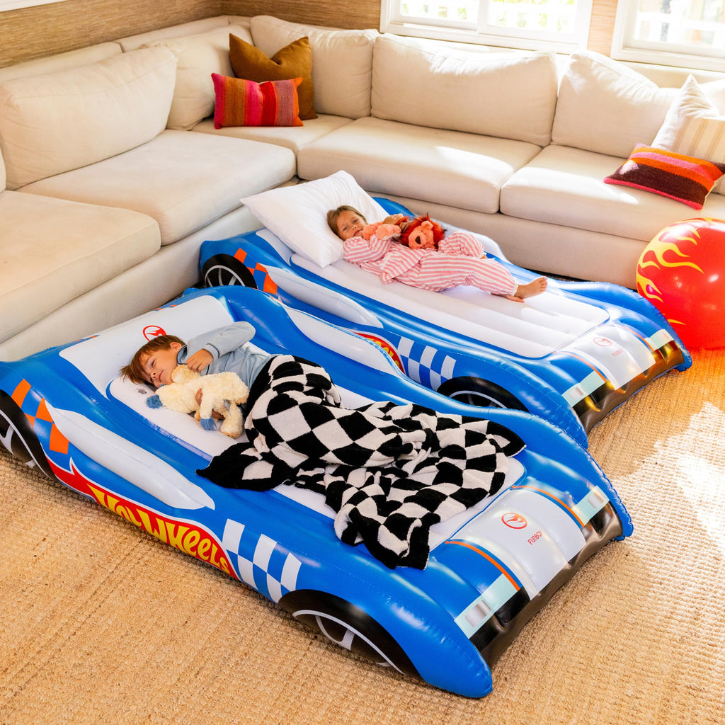 Hot Wheels & FUNBOY Kids Sleepover Bed & Air Mattress. Perfect for Sleepovers. Includes Carrying Storage Bag, Twin