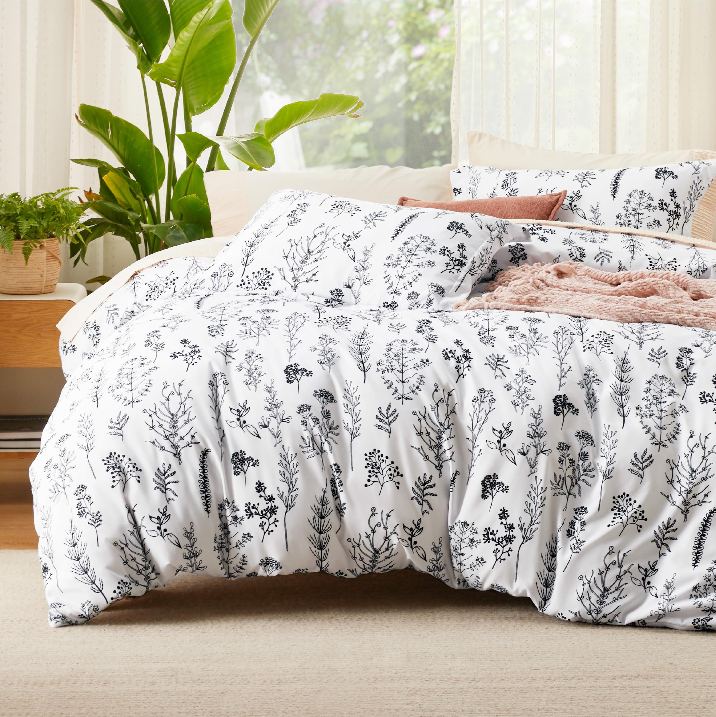 Bedsure Duvet Cover Queen Size - Reversible Floral Duvet Cover Set with Zipper Closure, Green Bedding Set, 3 Pieces, 1 Duvet Cover 90"x90" with 8 Corner Ties and 2 Pillow Shams 20"x26" - Grand Goldman