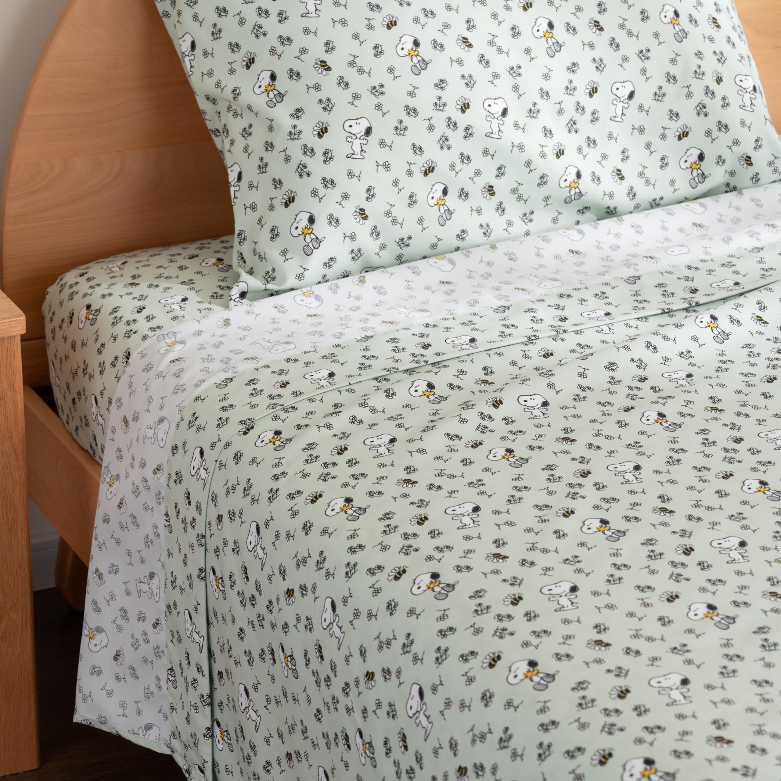 Zestaw pościeli Berkshire Blanket Peanuts® dla dzieci, rozmiar pełny - 4 części, Peanuts® mini pozy i łapy szare, urocze postacie Snoopy nadrukowane na miękkich mikrofibrowych prześcieradłach