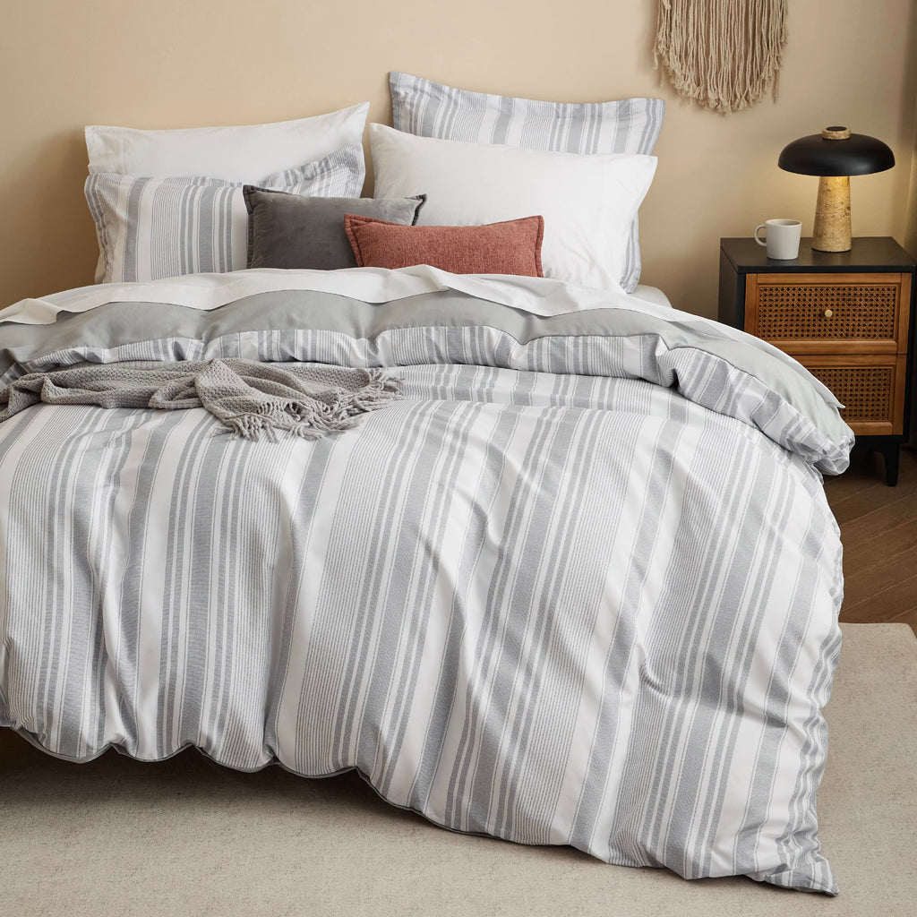 Bedsure Duvet Cover Queen Size - Reversible Floral Duvet Cover Set with Zipper Closure, Green Bedding Set, 3 Pieces, 1 Duvet Cover 90"x90" with 8 Corner Ties and 2 Pillow Shams 20"x26" - Grand Goldman