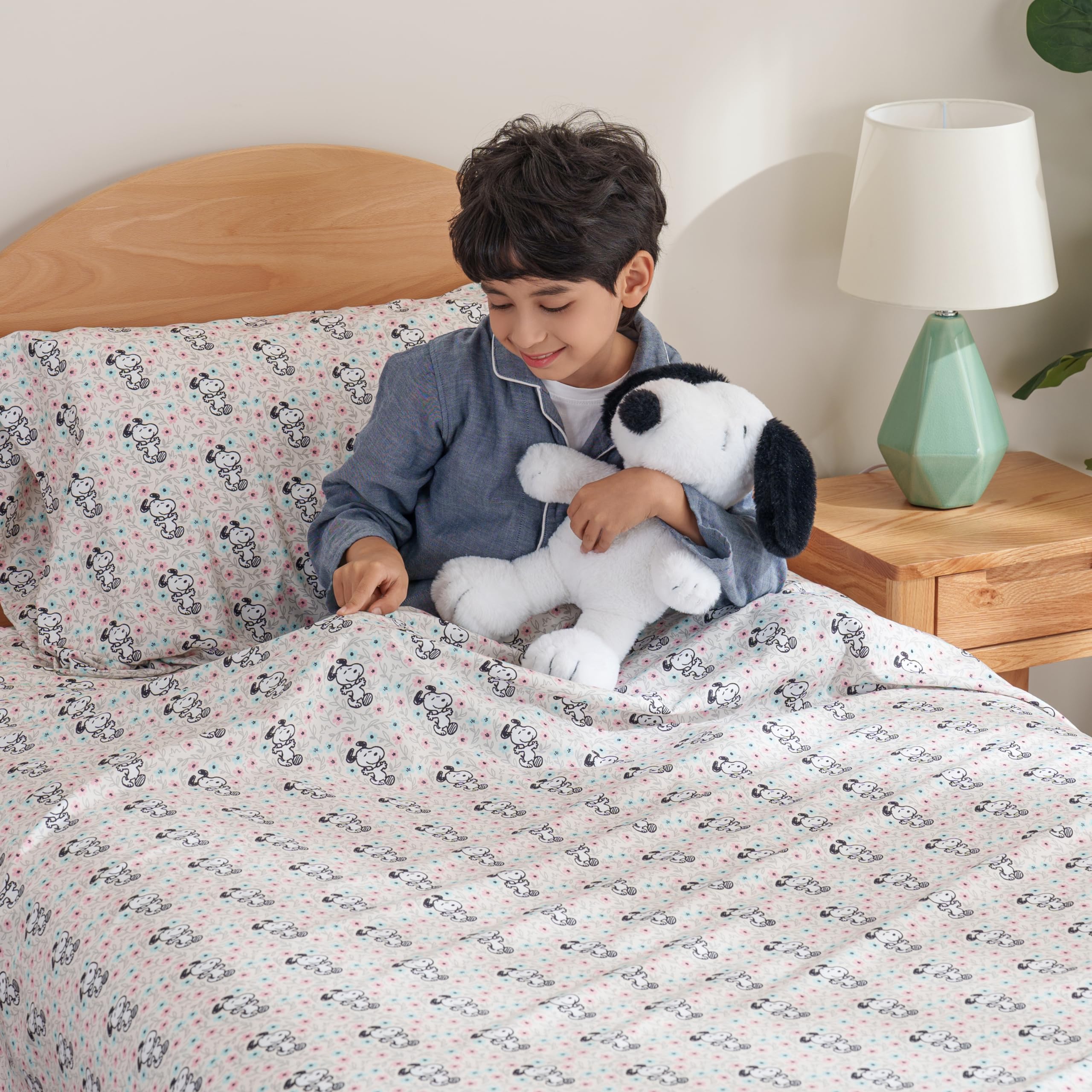 Zestaw pościeli Berkshire Blanket Peanuts® dla dzieci, rozmiar pełny - 4 części, Peanuts® mini pozy i łapy szare, urocze postacie Snoopy nadrukowane na miękkich mikrofibrowych prześcieradłach