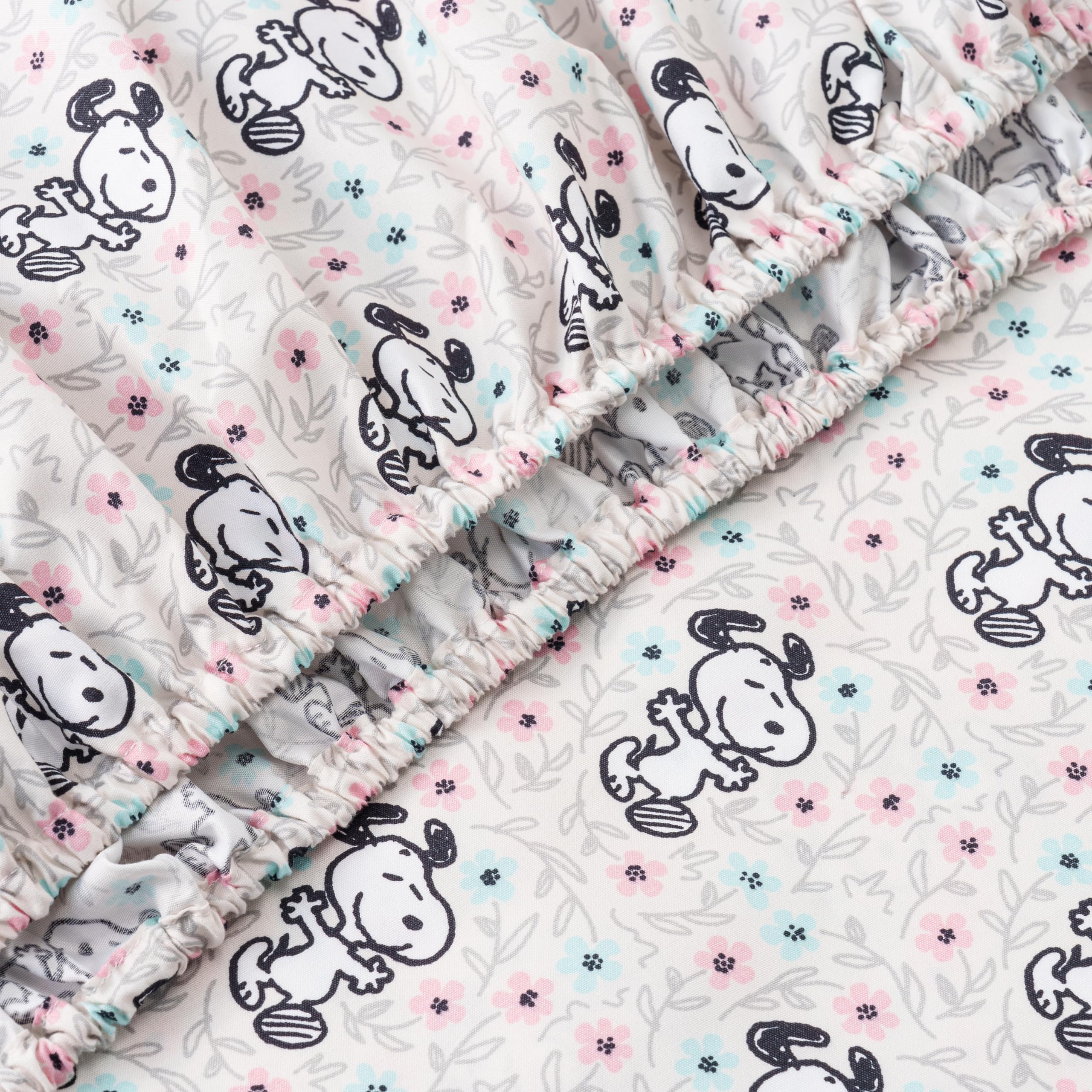 Zestaw pościeli Berkshire Blanket Peanuts® dla dzieci, rozmiar pełny - 4 części, Peanuts® mini pozy i łapy szare, urocze postacie Snoopy nadrukowane na miękkich mikrofibrowych prześcieradłach