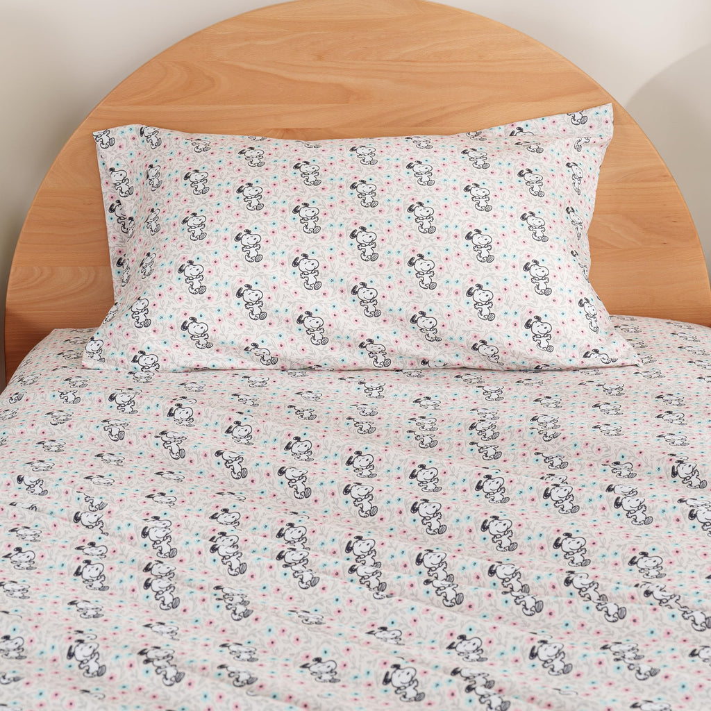 Zestaw pościeli Berkshire Blanket Peanuts® dla dzieci, rozmiar pełny - 4 części, Peanuts® mini pozy i łapy szare, urocze postacie Snoopy nadrukowane na miękkich mikrofibrowych prześcieradłach