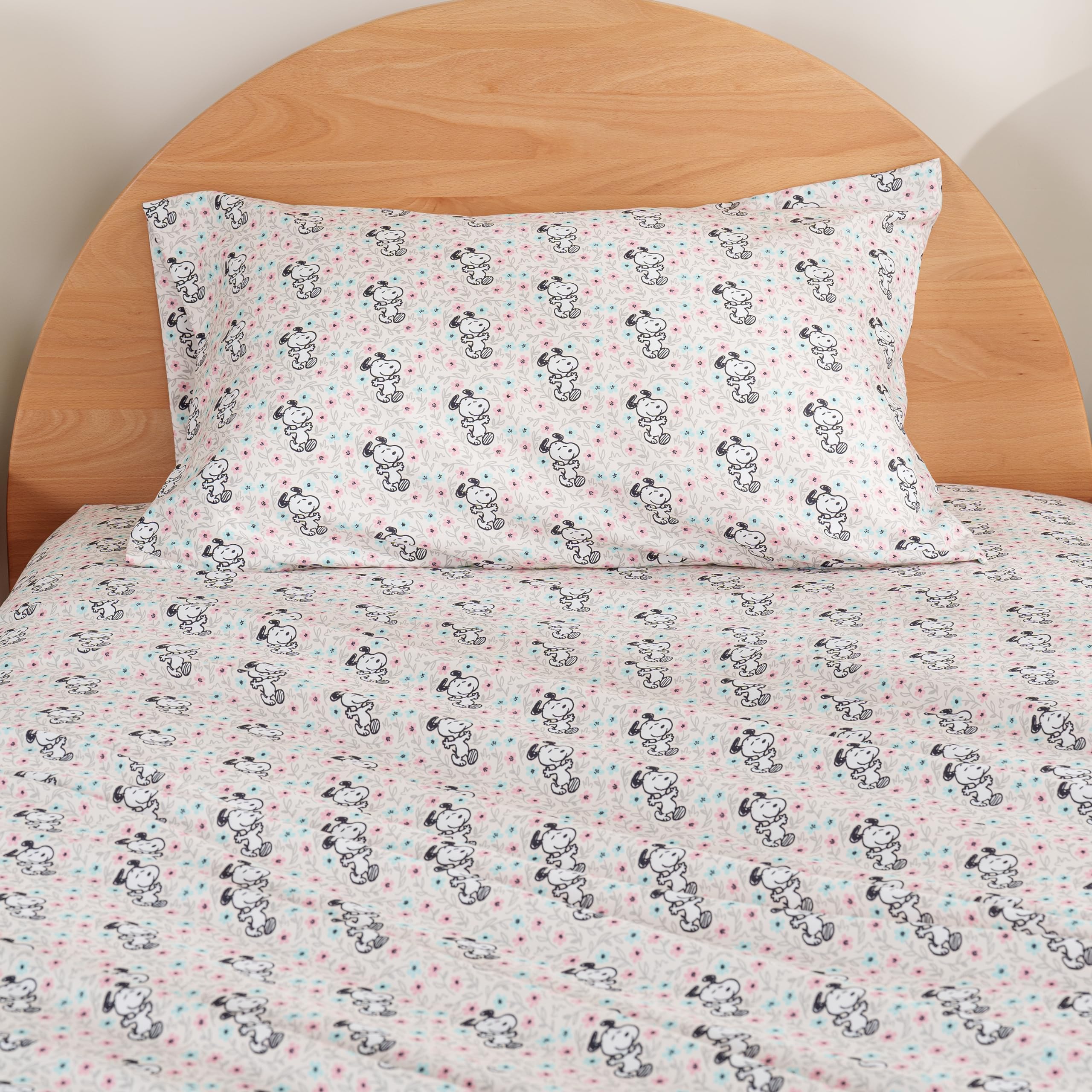 Zestaw pościeli Berkshire Blanket Peanuts® dla dzieci, rozmiar pełny - 4 części, Peanuts® mini pozy i łapy szare, urocze postacie Snoopy nadrukowane na miękkich mikrofibrowych prześcieradłach