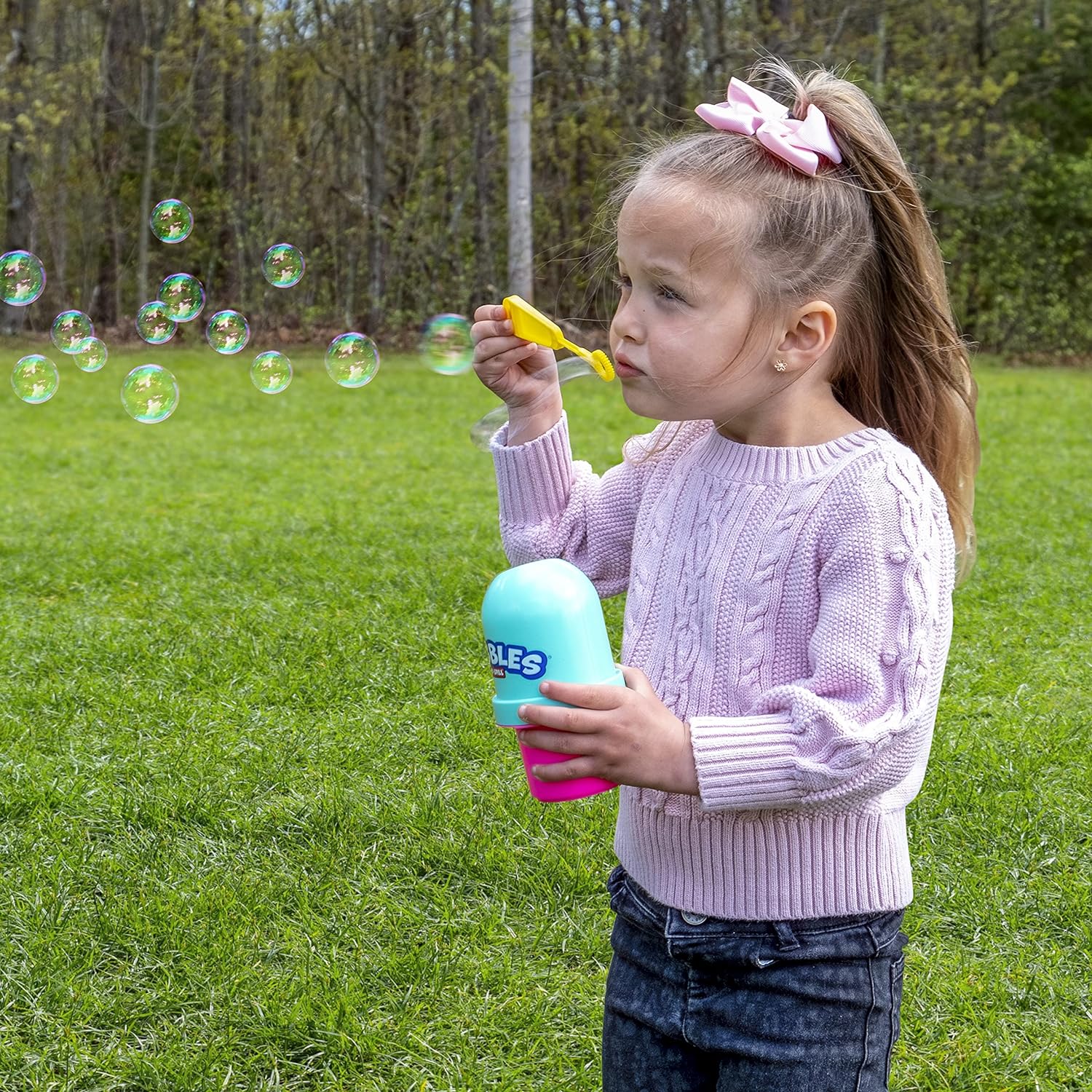 Little Kids Fubbles No-Spill Tumbler Includes 4oz Bubble Solution and bubble wand (tumbler colors may vary) Multicolor