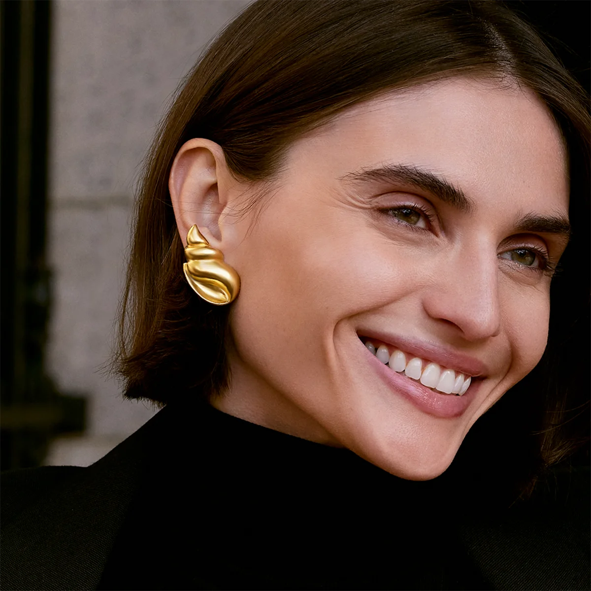 トレンディな18kゴールドメッキステンレススチールステレオ光沢コンクシェルピアス女性用防水ファッション高級ゴールデンジュエリーギフト