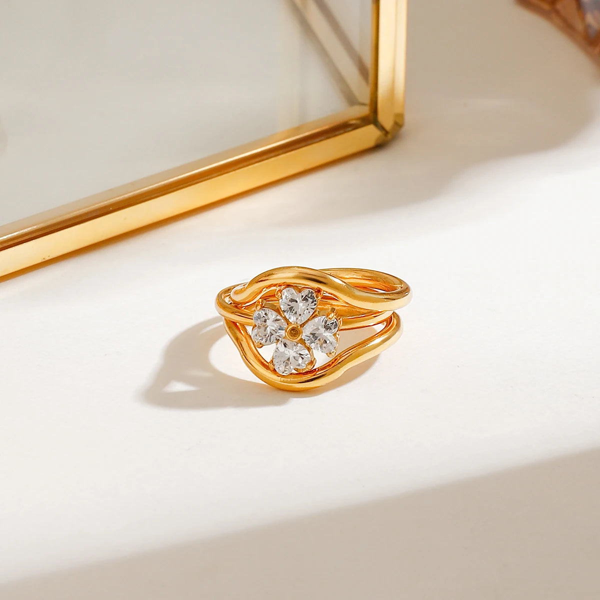 Ensemble de 3 bagues empilables élégantes pour dames en acier inoxydable plaqué or 18 carats, ornées de strass en forme de cœur et de trèfle Pat